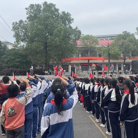 潘市镇中心小学举行“中国少年先锋队建队日”活动