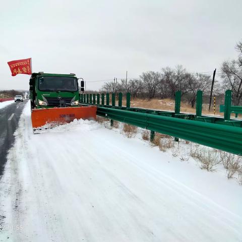 以雪为令齐行动！ 清雪除冰保畅通！