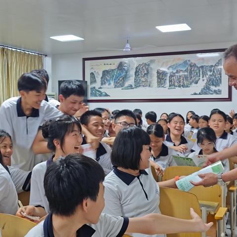 海南海政学校 ﻿公益图书捐赠活动 ——给思想穿上论证的羽衣