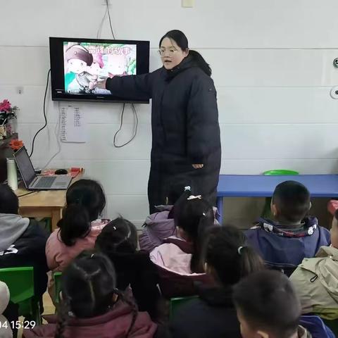 传承雷锋精神，奉献无私爱心—温泉镇中心幼儿园学习雷锋活动日