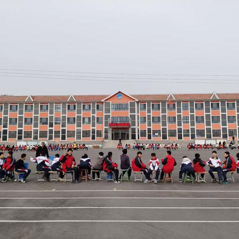 勿忘历史初心不改   强身健体砥砺前行                             --------黑山科乡初级中学纪念一二九运动师生长跑接力活动