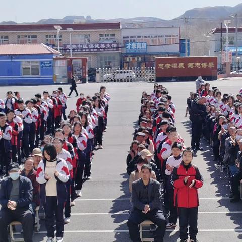 相约三月 共建家校桥梁  沐浴和风 同铸黑中辉煌                    ——————2023--2024学年度下学期家长会