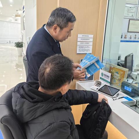 【安徽建行】蚌埠兴业街支行开展“拒做职业背债人 争做理性消费者”金融消保宣传活动