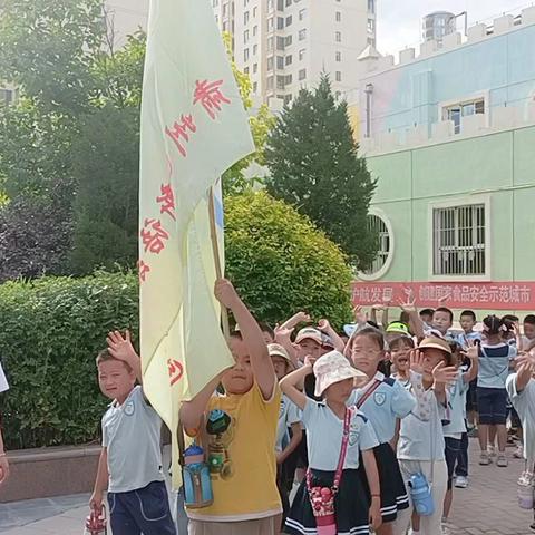 新语乐幼儿园大班参观科技馆社会实践活动