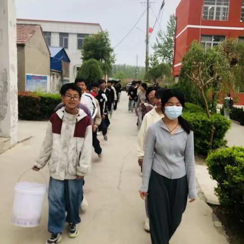 校园劳动实践：田野间的青春课堂