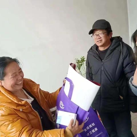 西湾堡村：送药到农家  服务暖民心