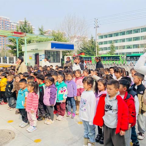 【科学衔接】队列队形展风采 活力无限悦童年——平安幼儿园队形队列训练篇