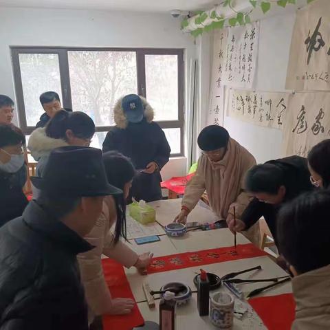 【幸福历城 群众满意】墨香迎新春•龙年送福至——唐冶街道银丰唐郡社区携手“双报到”单位开展迎新春、送“福”字书法特别活动