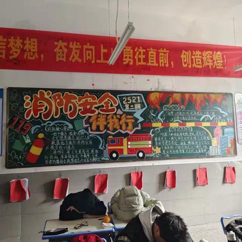 墨香映初心，板报绽芳华——记思源实验学校2025年秋第二次黑板报评比