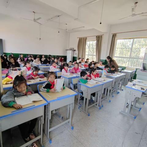 “探讨课上展风采，研无止境促进步”———语文低年级段研讨课