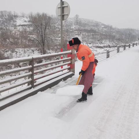 【涉县交运局公路站】除雪清冰——护航出行路