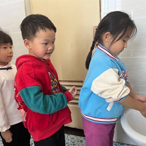 【苏店学区  南董幼儿园】芽芽🌱一班食育课—《紫菜包饭》