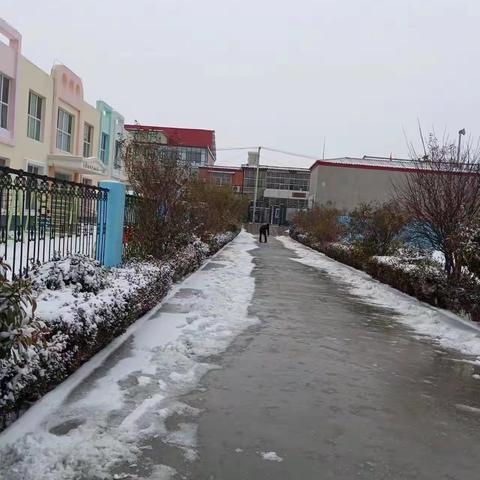 师生齐扫雪 安全暖人心——希望小学全体师生扫雪纪实