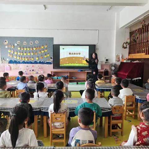 童心暖三月 爱满女神节 ——中四班三八妇女节活动