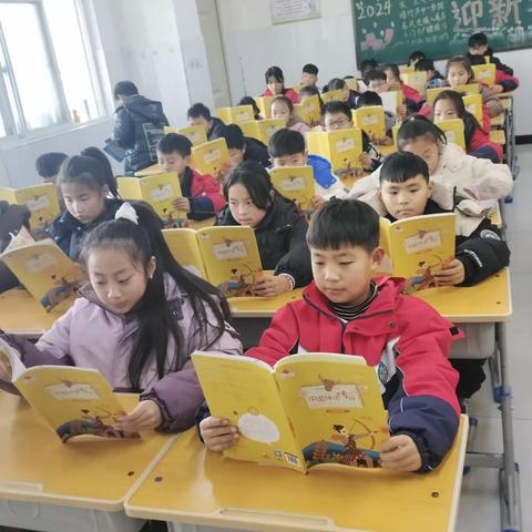 与书为友   悦读阅美       郏县八一路小学四(6)班阅读纪实