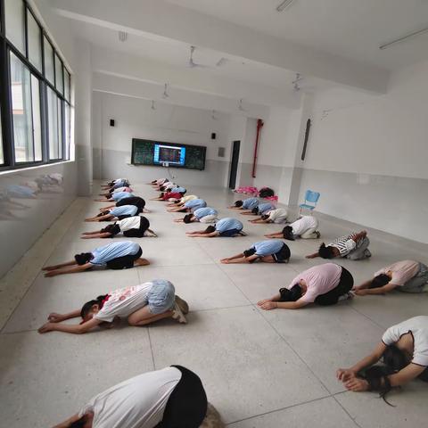 舞动童年 绽放精彩--芦溪镇第三中心学校舞蹈社团