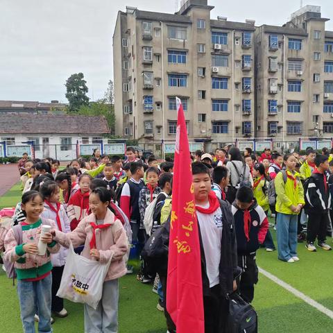 寻访荆州古城墙 传承辉煌楚文化 ———洪湖龙口小学5（3）班荆州古城两天研学之旅 带队老师：杜老师 赵老师 研学老师：罗老师 时间：10月22—23日 地点：荆州古城