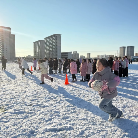 【党建➕德育】“冰雪童行 乐享冬趣”雪地主题实践活动