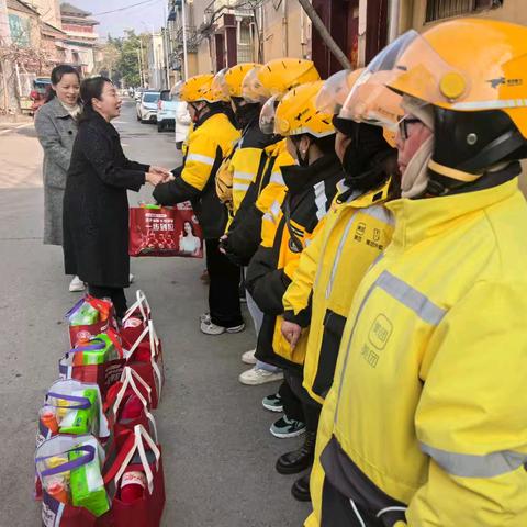 许昌市妇联、魏都区妇联联合开展“暖‘新’关爱 巾帼同行”慰问活动