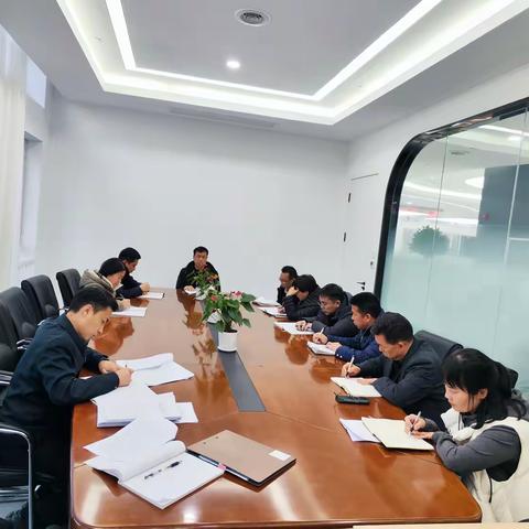 临漳县行政审批局 学习贯彻“邯郸办事不用跑”升级加力行动重点工作部署暨党风廉政建设会议精神