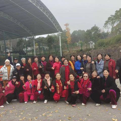 五洲社区太极班户外活动剪影