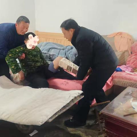 寒晨赴百里 温情护童心一一莱芜区志愿服务团队志愿者和孩子去医院复查