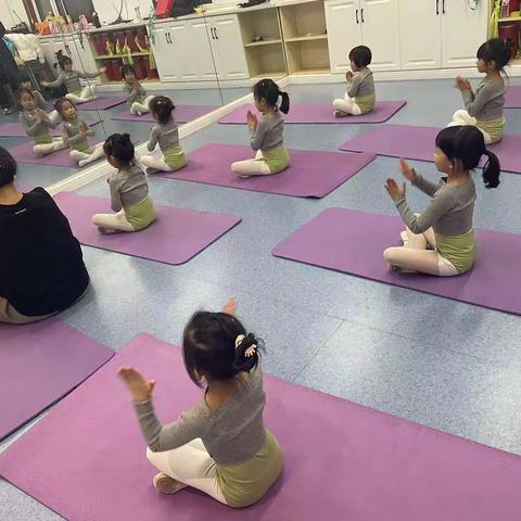 【凝心绘新卷，福至舜清苑】舞动童年，健康成长--北园街道舜清苑社区志愿服务“We+”舞蹈公益课堂