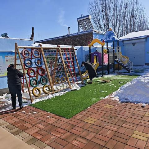 清扫积雪，等你回家——东张定幼儿园“清除冰雪”在行动