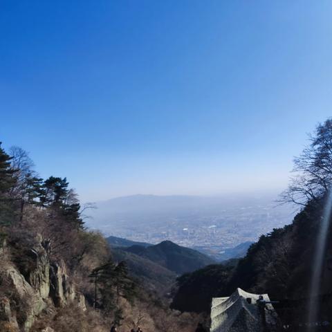 新泰市第二中学高三学子登泰山活动暨“中华泰山成人礼”活动纪实