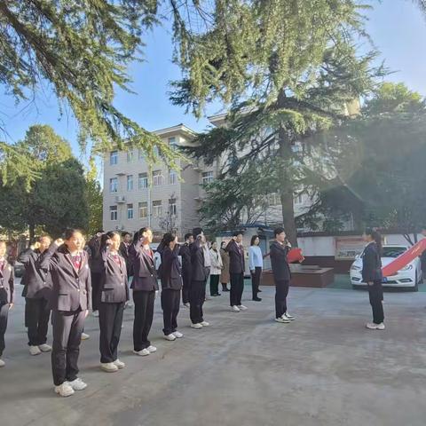 传承红色基因 汲取奋进力量 区委常委、统战部部长楚知真走进红色教育基地为新兴路学校师生讲授思政课