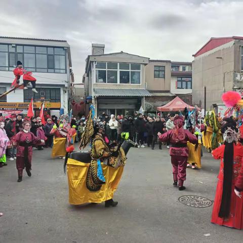 西大屯：“社火”闹元宵 民俗庆蛇年