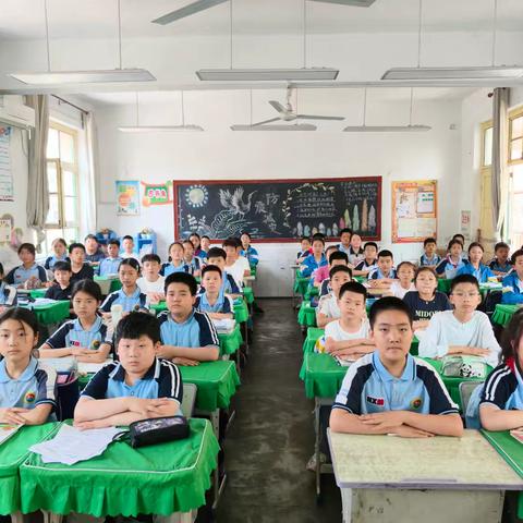 “排”出精彩 “扣”响青春——五五班排球训练纪实