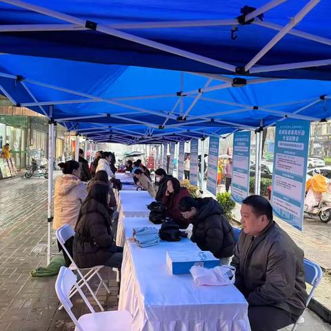 春风送岗暖人心 工会助力促就业——雁塔区杜城街道总工会联合街道相关部门成功举办专场招聘会