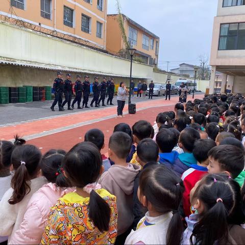 文明交通，安全“童”行；反恐防暴，安全护航——息烽县永靖镇中心幼儿园交通安全、反恐防暴演练