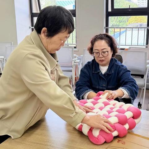 舜颖指尖季 巧手编织，“枕”爱生活