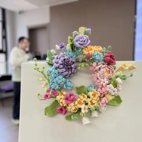 舜颖指尖季 “织”愈她力量——巧手钩织课