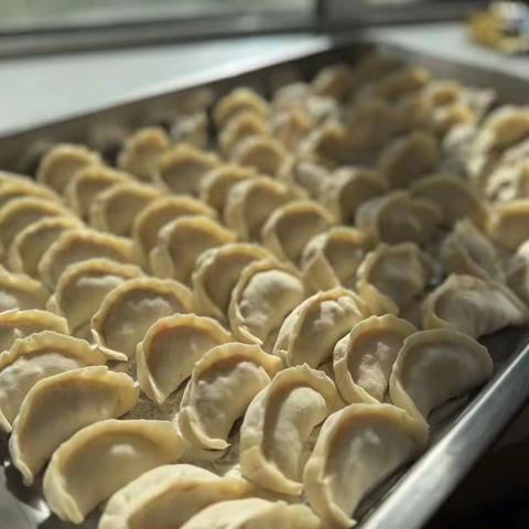 冬至团圆饺，社区邻里情