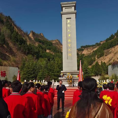 清明时节祭英烈  红色精神入我心——河滨小学思政大课堂之清明祭英烈主题教育活动