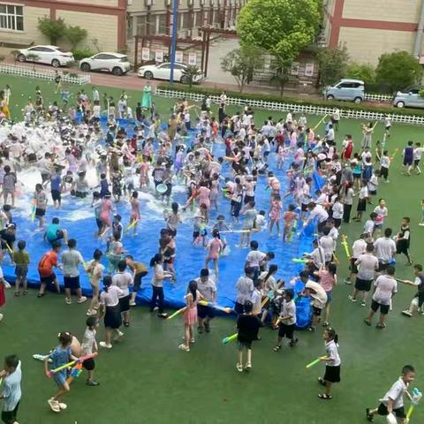 仲夏狂欢 水悦童年——红旗实验学校托管一年级