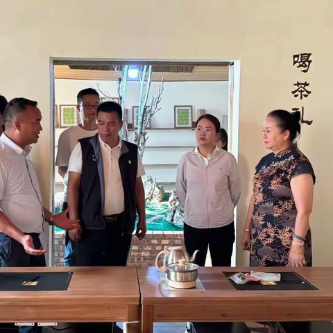 共育茶香沃土 共绘教育新篇 —— 县委副书记玉儿嫩等领导莅临勐腊县曼腊小学视察工作