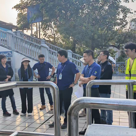 何涛主任带队检查洪湖公园工程围挡情况