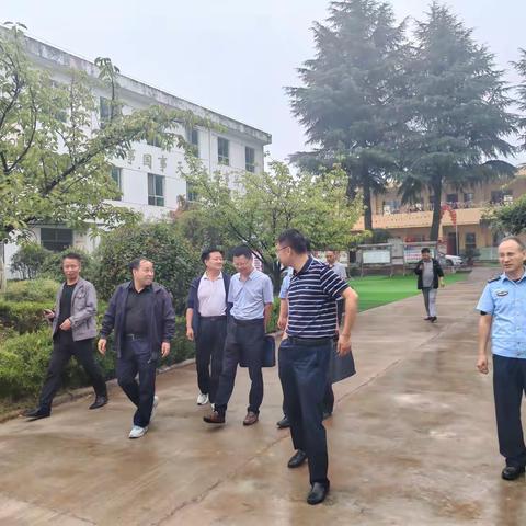 食品安全严把关  关爱生命责如山——区市场监督管理局与区学生资助管理中心深入贾村镇检查校园食品安全