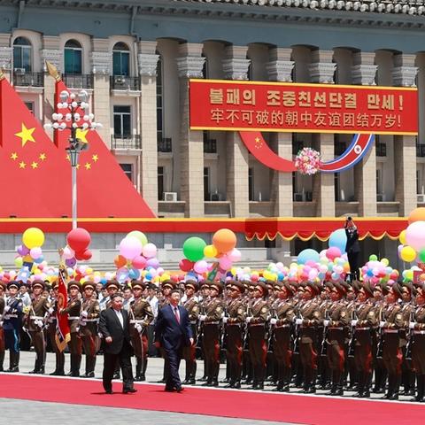 《习近平出席金正恩举行的盛大欢迎仪式》