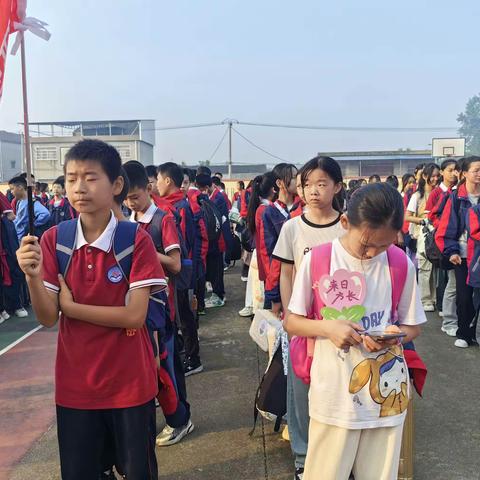 公安甘家厂中学七（2）班—走进武大、感受名校风采