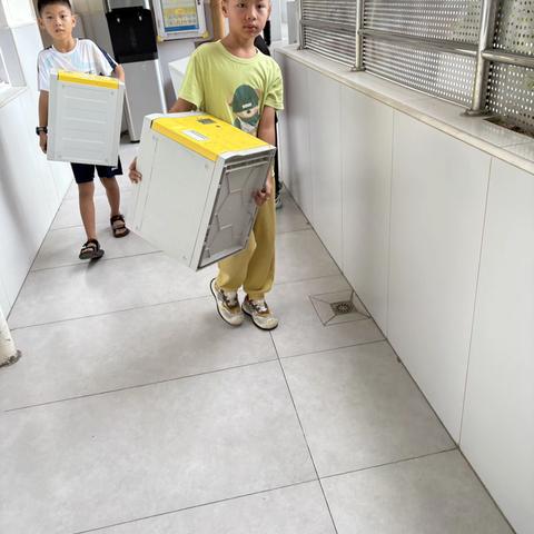 开学前的大扫除：孩子们的成长印记