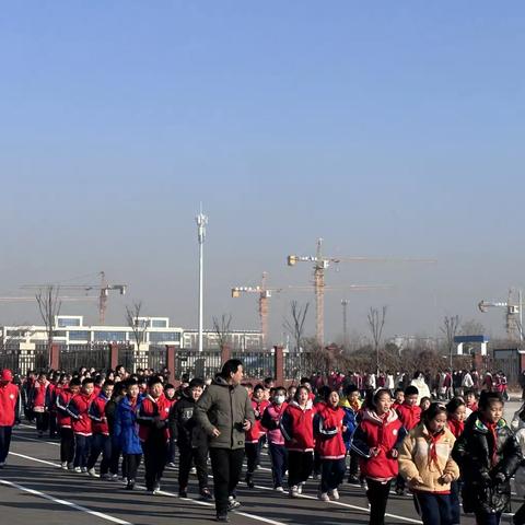 奔跑少年  高燃课间 --人民路小学开展课间跑操活动