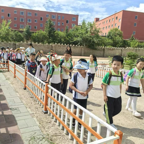 【学前教育宣传月】走进小学初体验 幼小衔接零距离——扎赉特旗音德尔第五幼儿园大班探秘小学之旅 ‍