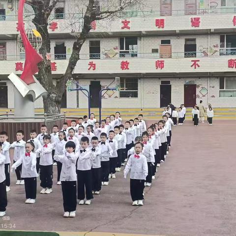 律动青春展风采，精神抖擞向未来——实验小学一（4）班广播操比赛活动纪实