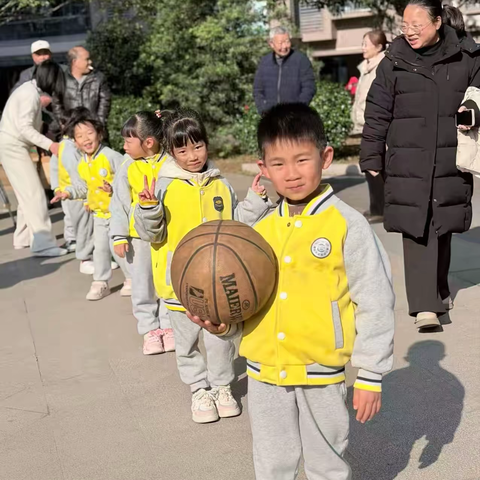 欢乐满溢的成长时光——建瓯市实验幼儿园中（二）班体育嘉年华亲子运动会