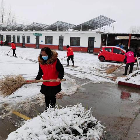 孔村镇郭柳沟村开展“网格员齐上阵，清扫积雪暖民心”志愿服务活动